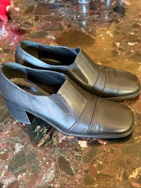 Aquatalia 7.5 Women’s Black Leather Block Heel Slip-On Shoes
